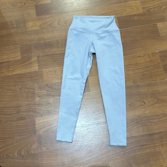 Alo Yoga 7/8 Length Airbrush Leggings | Lilac Purple Leggings | Size Small - Picture 3 of 4